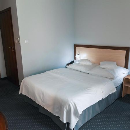 Hotel Poleczki Warsaw Airport Exterior foto