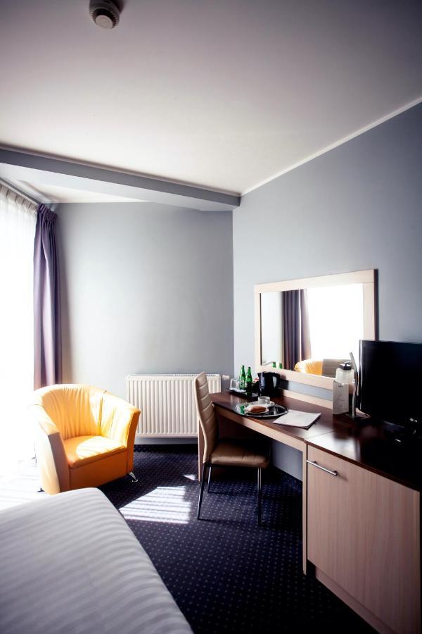 Hotel Poleczki Warsaw Airport Exterior foto