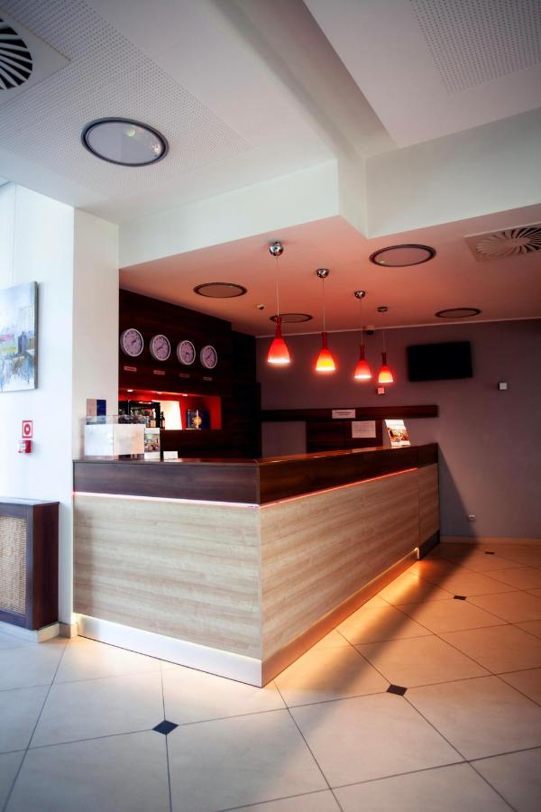 Hotel Poleczki Warsaw Airport Exterior foto