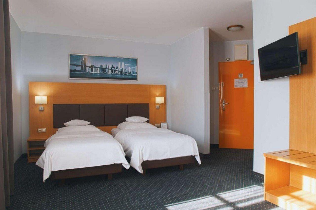 Hotel Poleczki Warsaw Airport Exterior foto